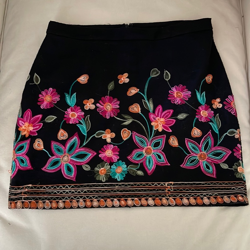 Hayden Embroidered Skin -M